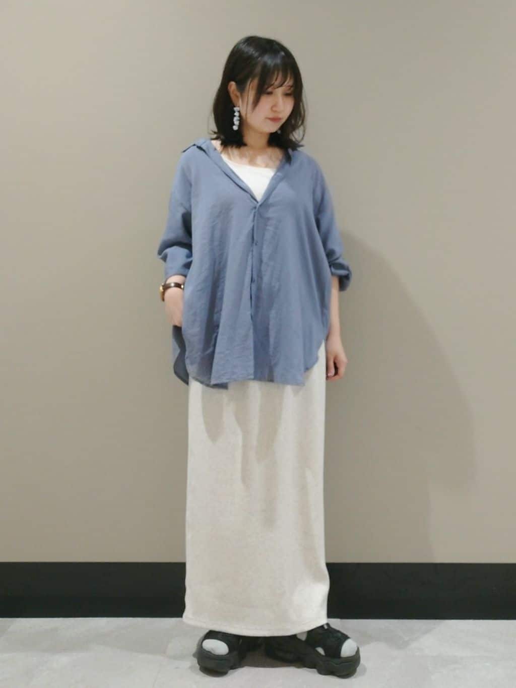 AMERICAN HOLICのシアーバックギャザーリボンシャツを使ったコーディネートを紹介します。｜Rakuten Fashion(楽天ファッション／旧楽天ブランドアベニュー)6103397