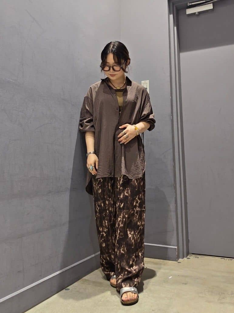 AMERICAN HOLICのシアーバックギャザーリボンシャツを使ったコーディネートを紹介します。｜Rakuten Fashion(楽天ファッション／旧楽天ブランドアベニュー)6104970