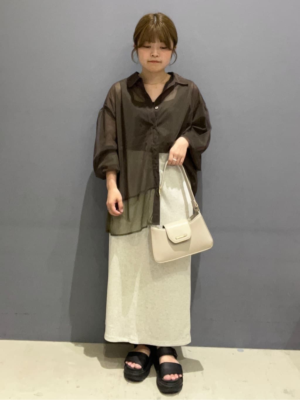 AMERICAN HOLICのシアーレイヤード配色シャツを使ったコーディネートを紹介します。｜Rakuten Fashion(楽天ファッション／旧楽天ブランドアベニュー)6106196