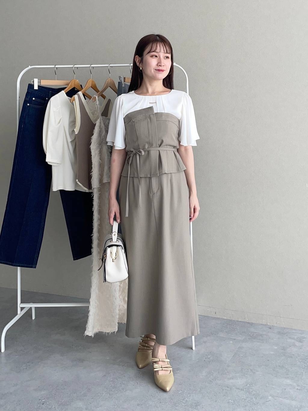 mysty womanのフロントバーブラウスを使ったコーディネートを紹介します。｜Rakuten Fashion(楽天ファッション／旧楽天ブランドアベニュー)6106663