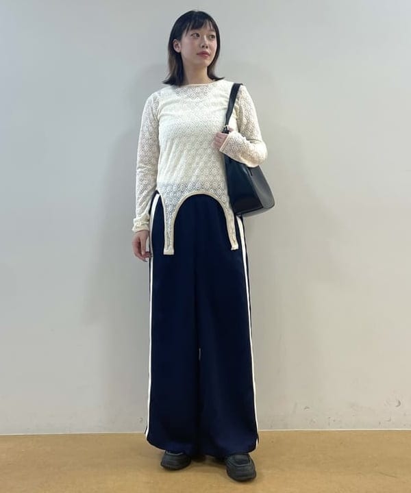 BEAMS HEARTのサテン ライン トラックパンツを使ったコーディネートを紹介します。｜Rakuten Fashion(楽天ファッション／旧楽天ブランドアベニュー)6108354