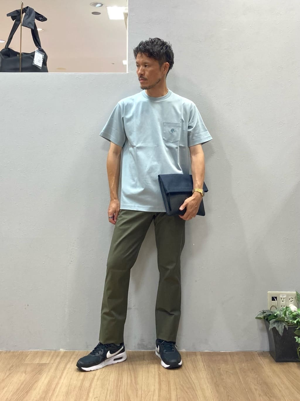 TAKEO KIKUCHIの【COOL CITY WEAR】ワンポイント刺しゅう ポケットTシャツ /接触冷感を使ったコーディネートを紹介します。｜Rakuten Fashion(楽天ファッション／旧楽天ブランドアベニュー)6112998