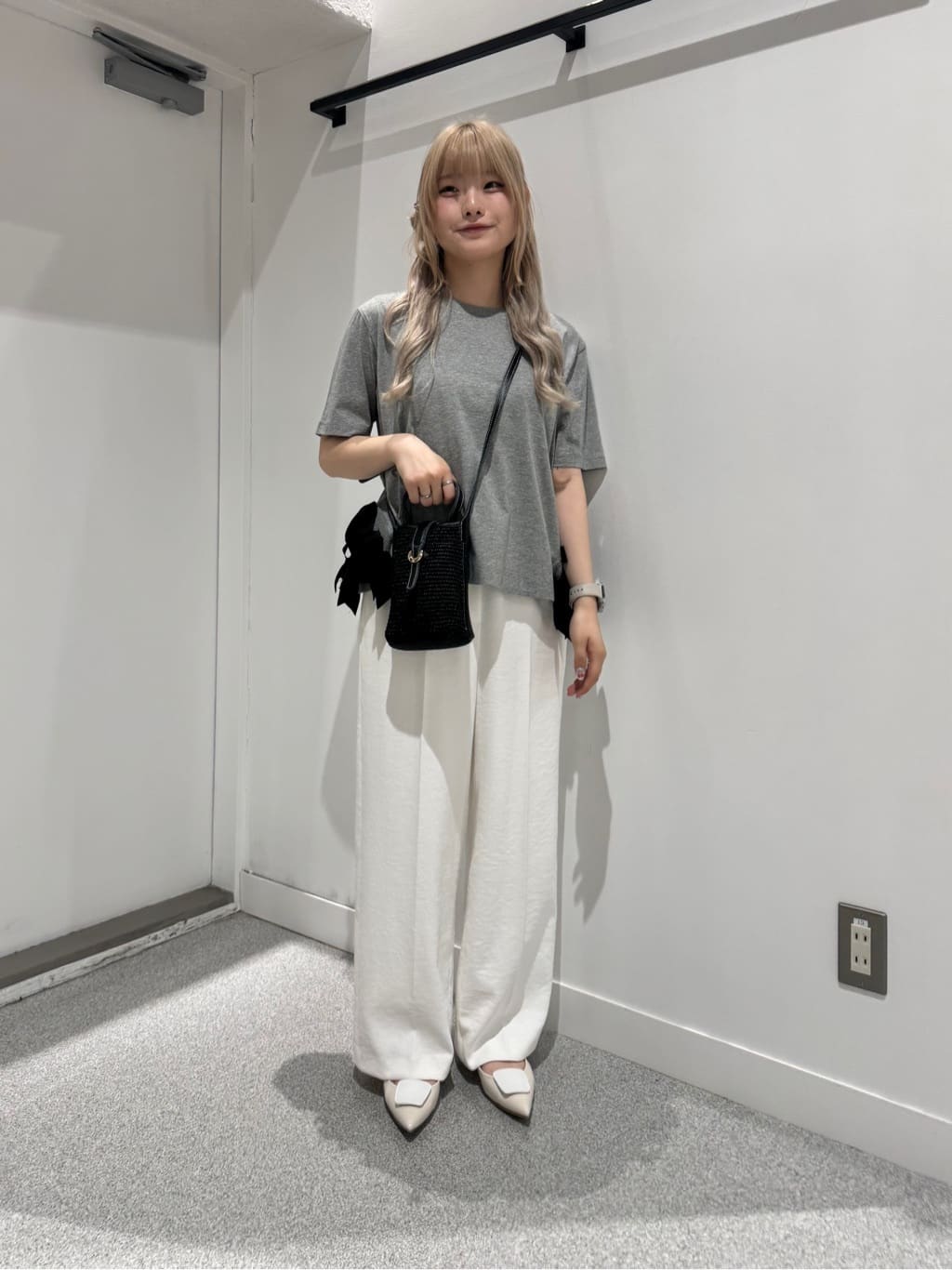 VinのヘムリボンTシャツを使ったコーディネートを紹介します。｜Rakuten Fashion(楽天ファッション／旧楽天ブランドアベニュー)6113221