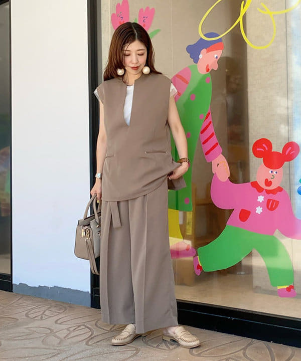 BEAMS HEARTの配色 ベルト タック パンツを使ったコーディネートを紹介します。｜Rakuten Fashion(楽天ファッション／旧楽天ブランドアベニュー)6113489