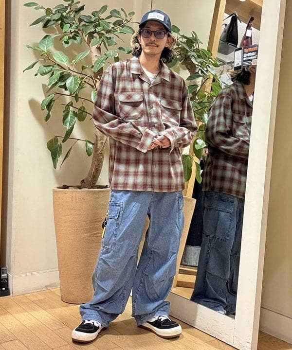 BEAMS HEARTのポリエステル レーヨン オンブレーチェック シャツを使ったコーディネートを紹介します。｜Rakuten Fashion(楽天ファッション／旧楽天ブランドアベニュー)6113551