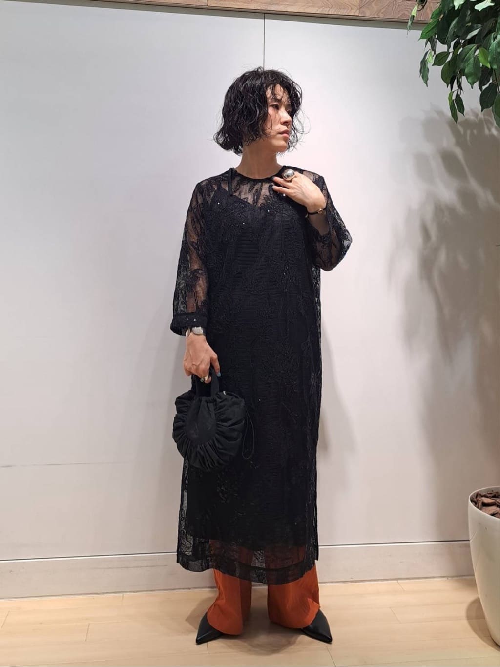 Vinの2WAYスパンコールレースワンピースを使ったコーディネートを紹介します。｜Rakuten Fashion(楽天ファッション／旧楽天ブランドアベニュー)6114733