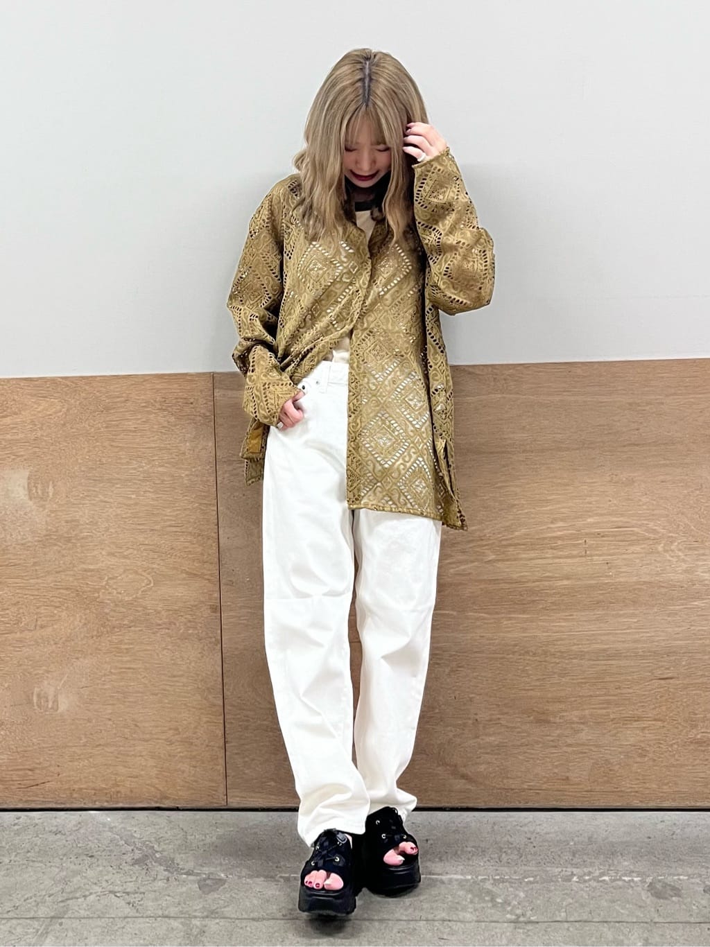 AMERICAN HOLICの配色ベロアタンクトップを使ったコーディネートを紹介します。｜Rakuten Fashion(楽天ファッション／旧楽天ブランドアベニュー)6115565