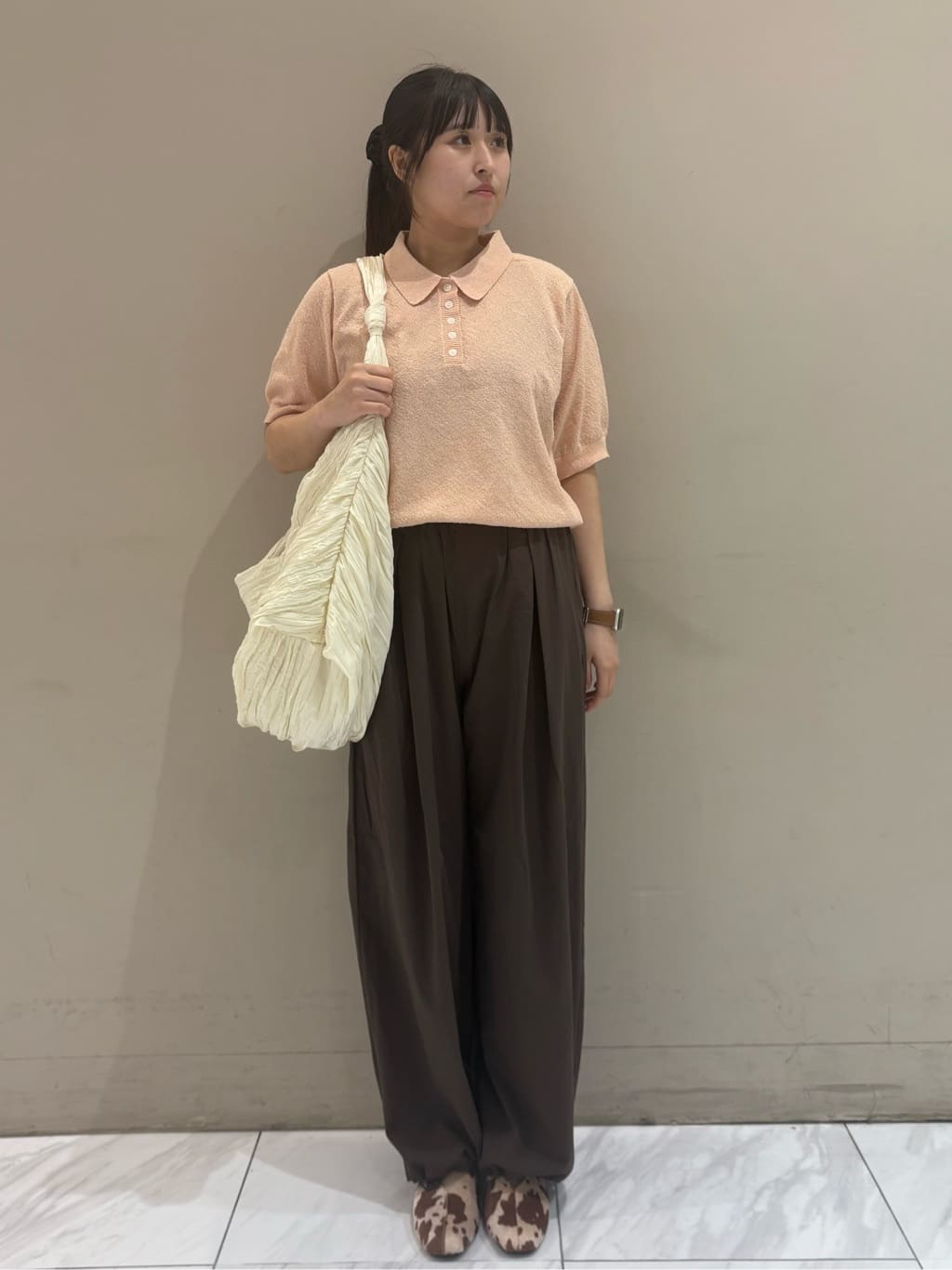 AMERICAN HOLICの・QUON ワイドプリーツショルダーバッグを使ったコーディネートを紹介します。｜Rakuten Fashion(楽天ファッション／旧楽天ブランドアベニュー)6115687