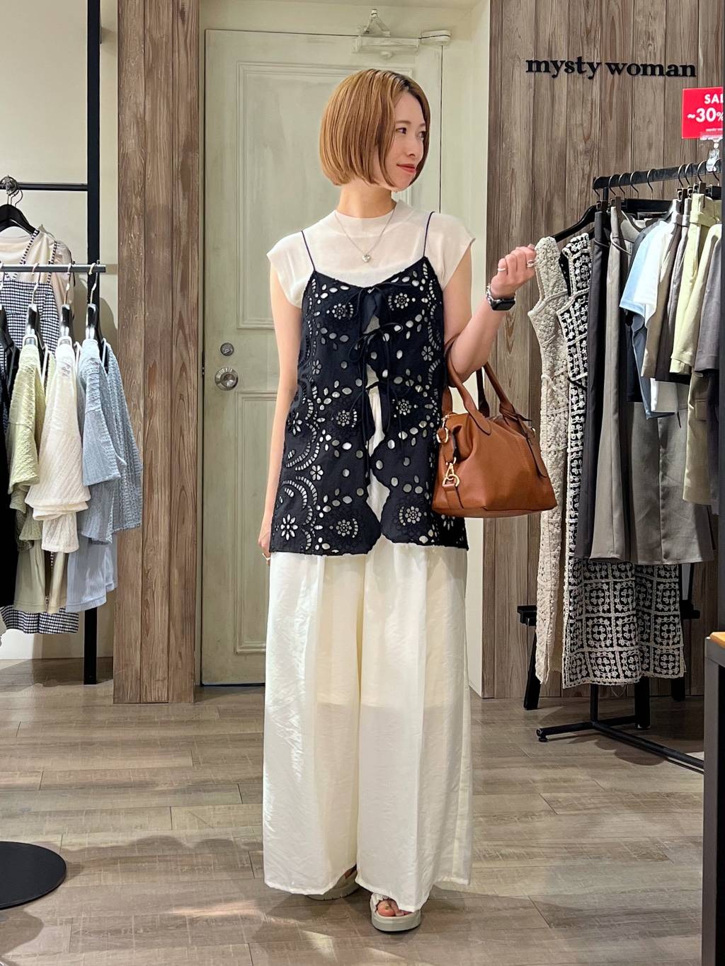 mysty womanの2WAYプチハイニットフレンチスリーブを使ったコーディネートを紹介します。｜Rakuten Fashion(楽天ファッション／旧楽天ブランドアベニュー)6116218