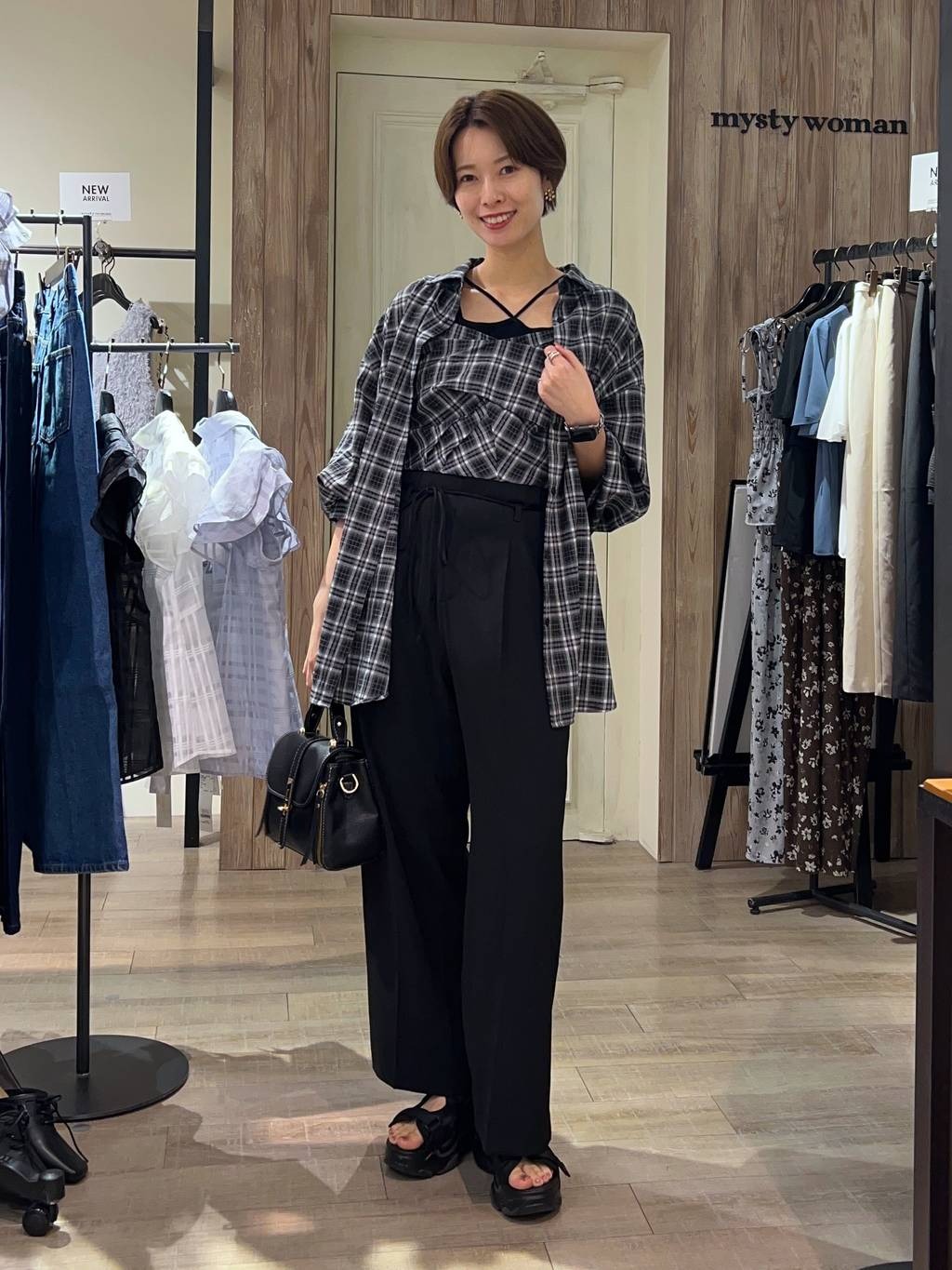 mysty womanのオンブレーチェックキャミSETシャツを使ったコーディネートを紹介します。｜Rakuten Fashion(楽天ファッション／旧楽天ブランドアベニュー)6116435