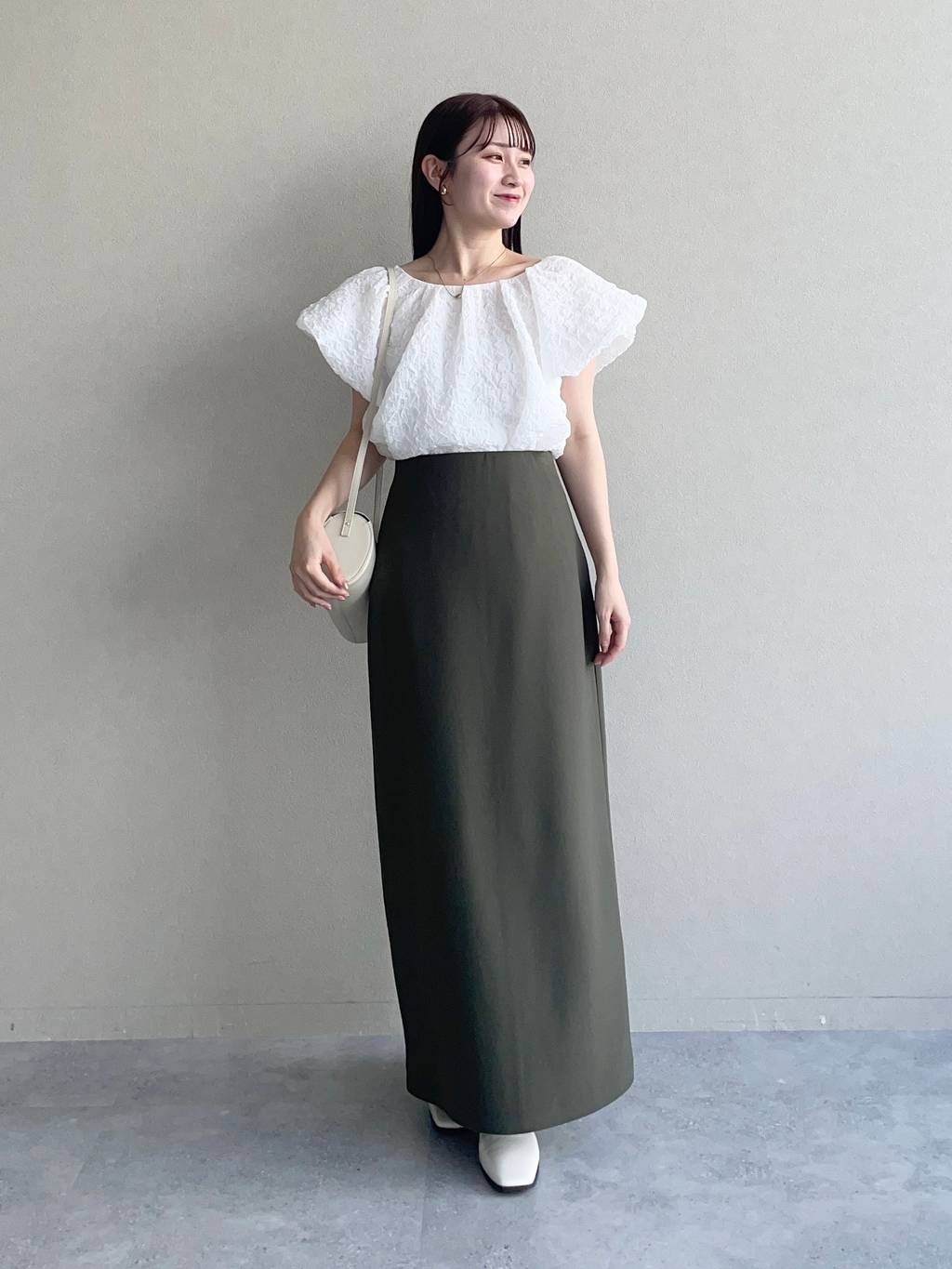 mysty womanの【WEB限定カラー有】イージーストレッチナロースカートを使ったコーディネートを紹介します。｜Rakuten Fashion(楽天ファッション／旧楽天ブランドアベニュー)6116598