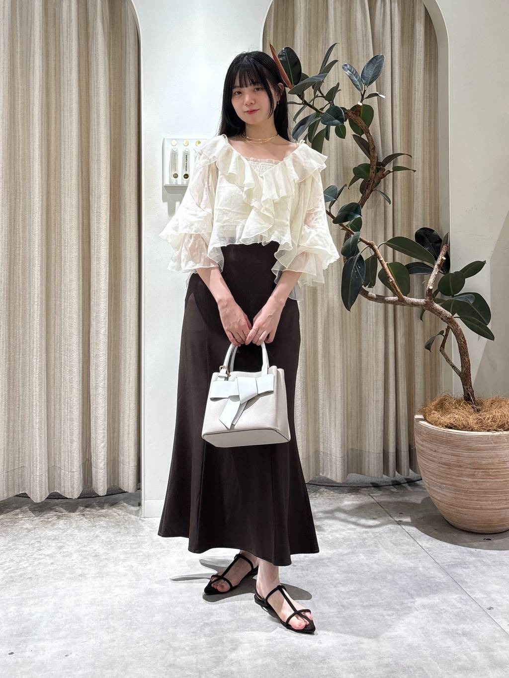 mysty womanのラッフルブラウスキャミSETを使ったコーディネートを紹介します。｜Rakuten Fashion(楽天ファッション／旧楽天ブランドアベニュー)6116580