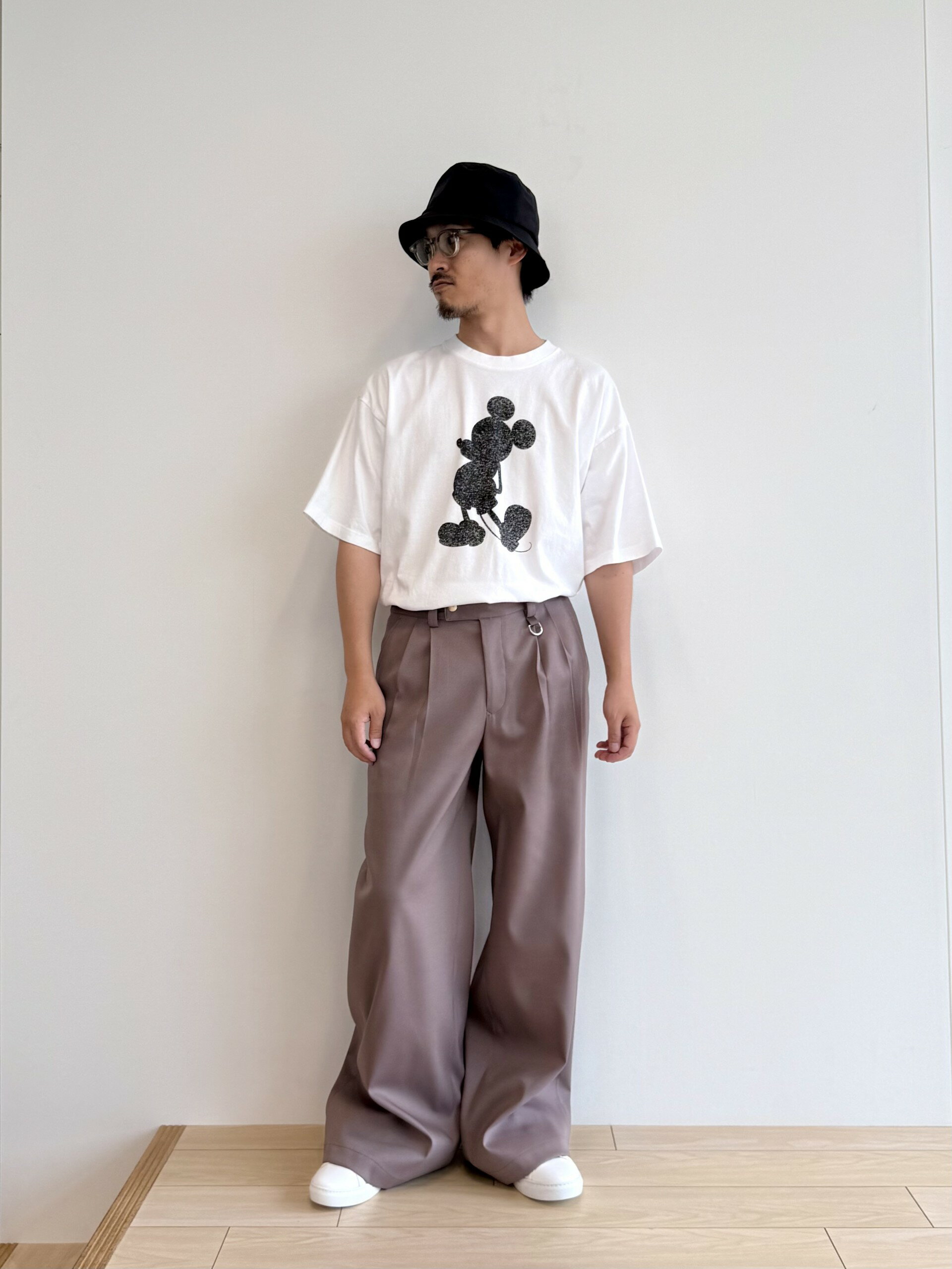 LOVELESSの【ミッキーマウス / LOVELESS限定】プリントTシャツ(フロントシルエットスタイル)を使ったコーディネートを紹介します。｜Rakuten Fashion(楽天ファッション／旧楽天ブランドアベニュー)6117813