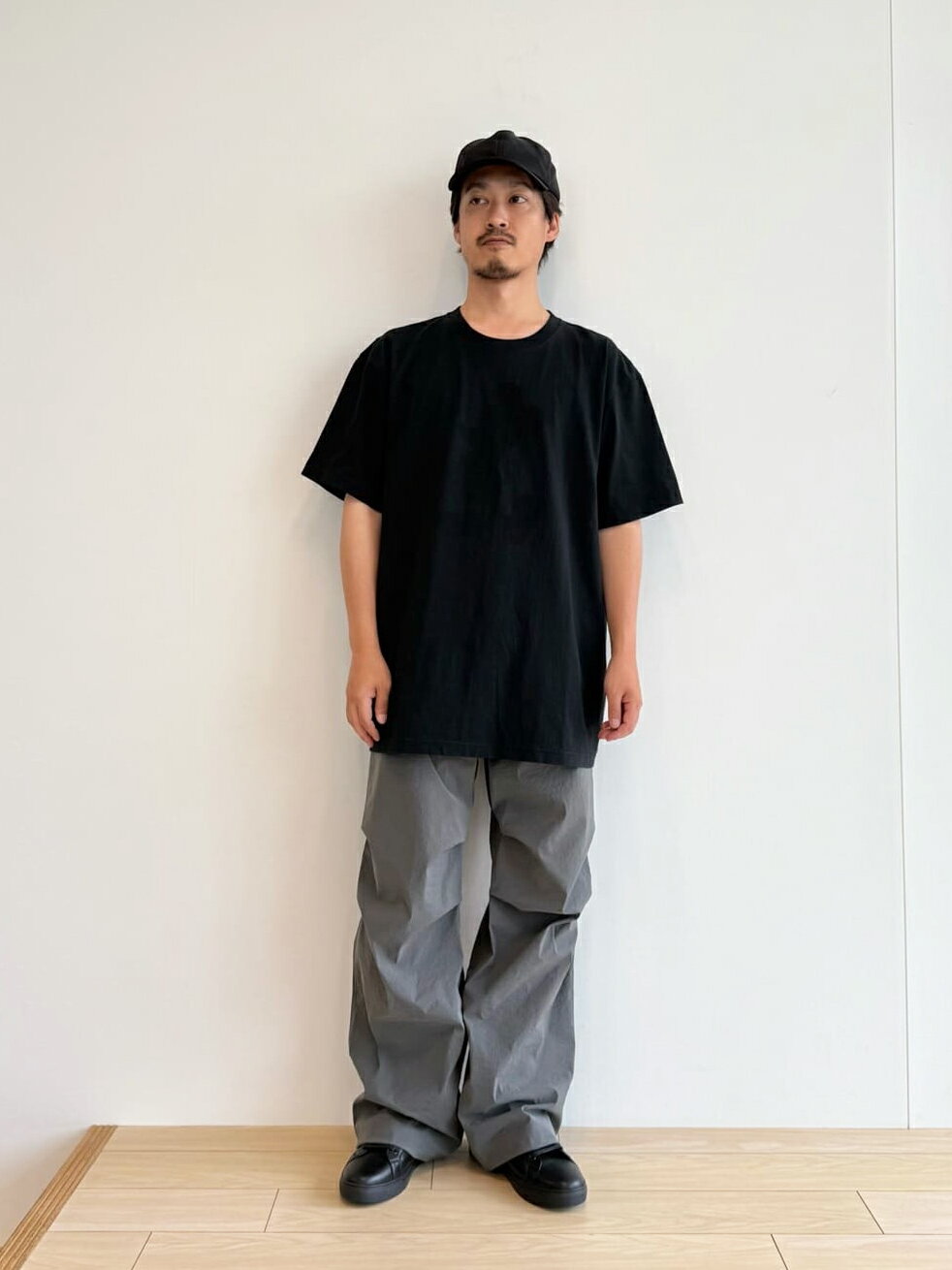 LOVELESSの【ミッキーマウス / LOVELESS限定】プリントTシャツ(フロントシルエットスタイル)を使ったコーディネートを紹介します。｜Rakuten Fashion(楽天ファッション／旧楽天ブランドアベニュー)6117814