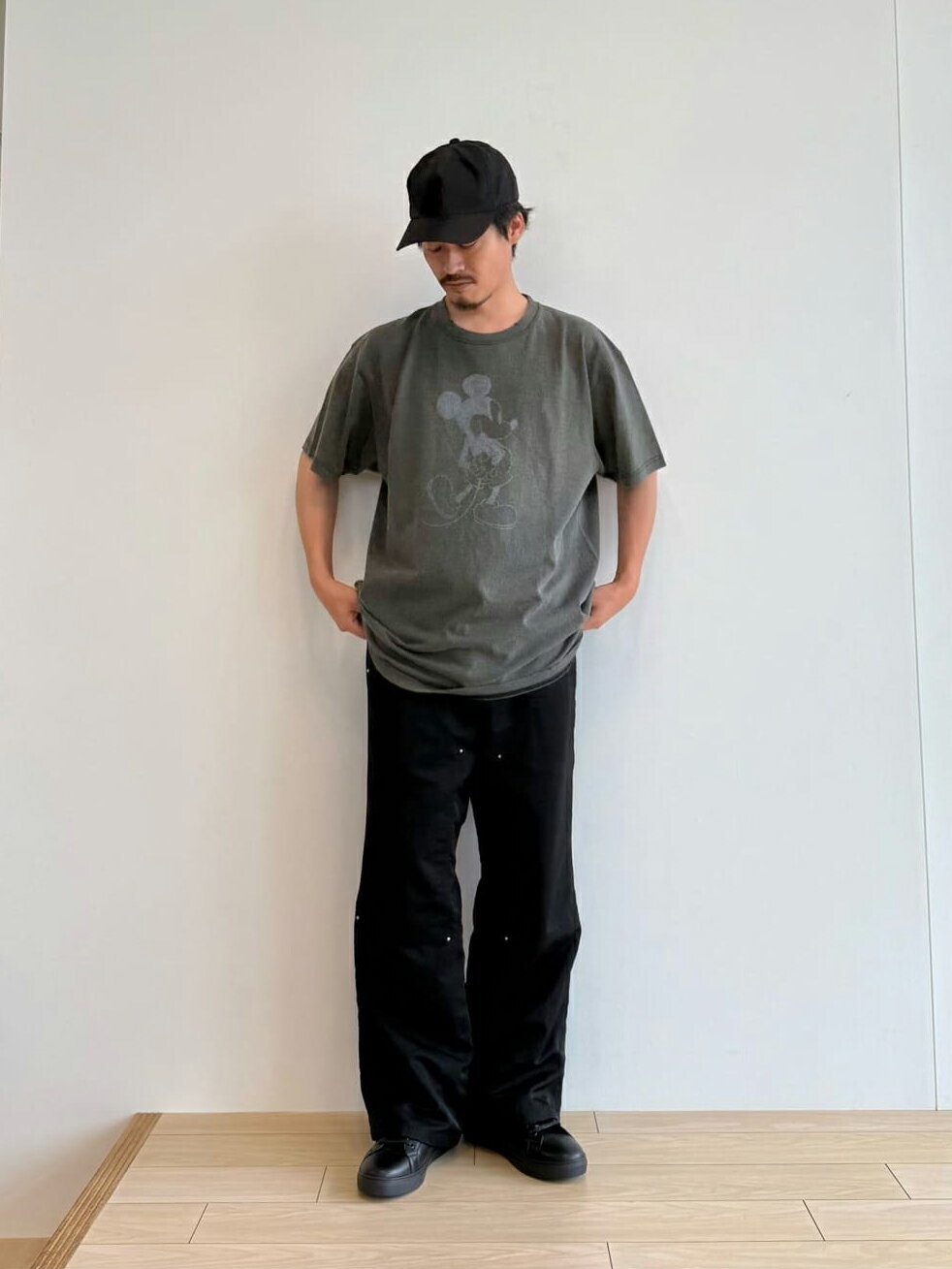 LOVELESSの【ミッキーマウス / LOVELESS限定】プリントTシャツ(バックスタイル)を使ったコーディネートを紹介します。｜Rakuten Fashion(楽天ファッション／旧楽天ブランドアベニュー)6117753