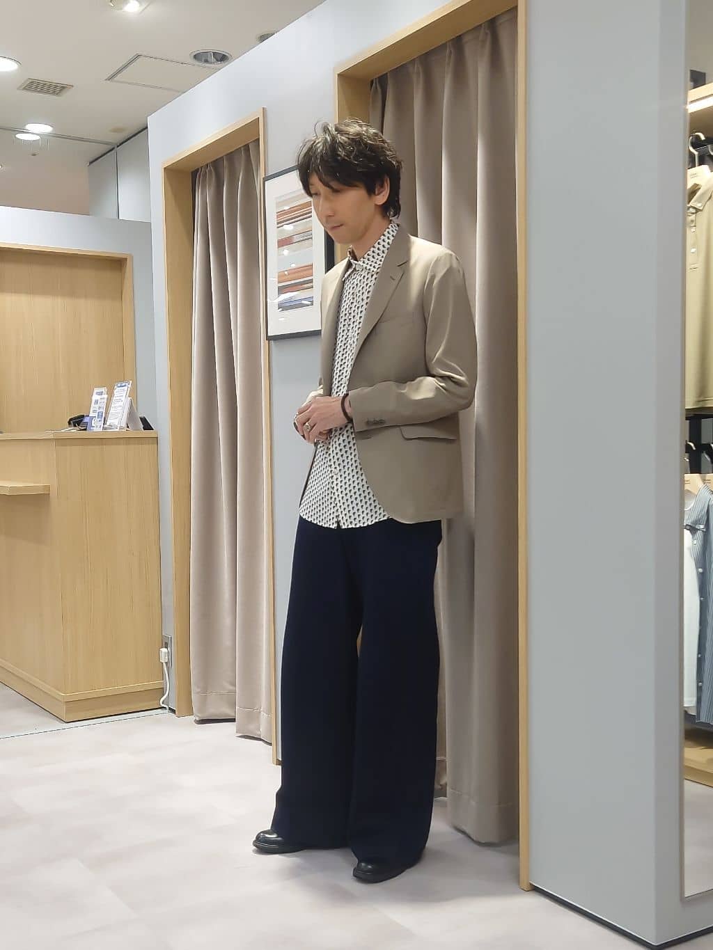 TAKEO KIKUCHIのボーラーハット柄 長袖シャツを使ったコーディネートを紹介します。｜Rakuten Fashion(楽天ファッション／旧楽天ブランドアベニュー)6120722