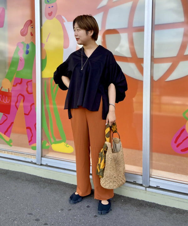 BEAMS HEARTのイージー スピンドルパンツを使ったコーディネートを紹介します。｜Rakuten Fashion(楽天ファッション／旧楽天ブランドアベニュー)6123702