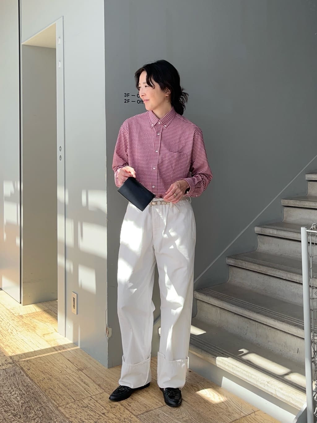 TAKEO KIKUCHIのレザーガジェットポーチを使ったコーディネートを紹介します。｜Rakuten Fashion(楽天ファッション／旧楽天ブランドアベニュー)6124072