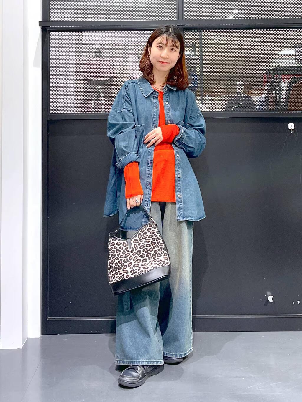 LAKOLEのケミカルウォッシュシャツ長袖を使ったコーディネートを紹介します。｜Rakuten Fashion(楽天ファッション／旧楽天ブランドアベニュー)6127229