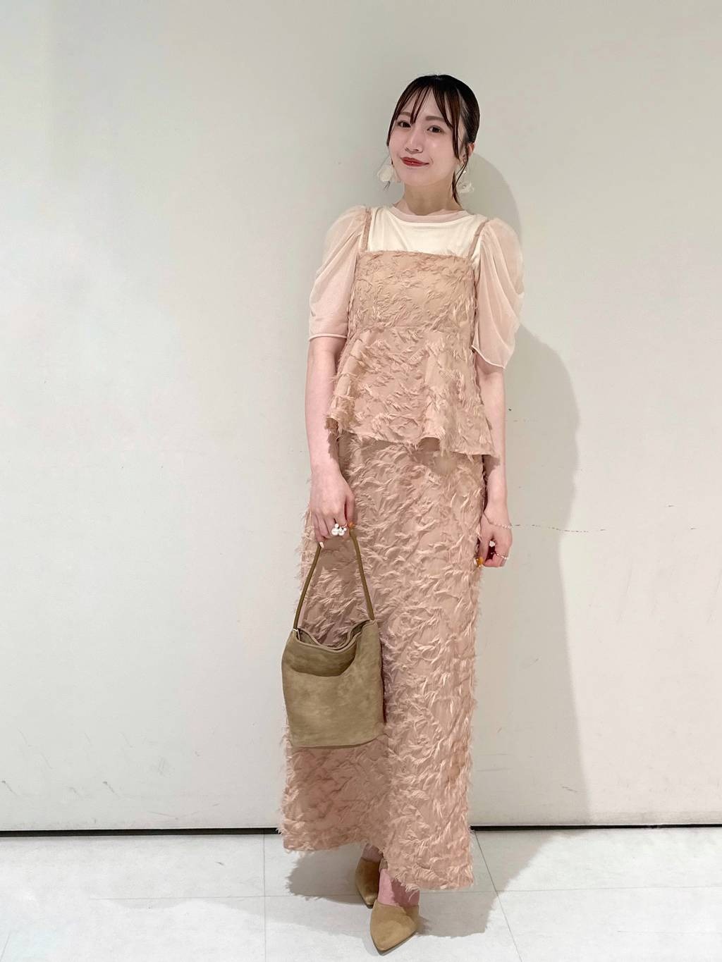 mysty womanのカットジャガードペプラムキャミワンピースを使ったコーディネートを紹介します。｜Rakuten Fashion(楽天ファッション／旧楽天ブランドアベニュー)6127325