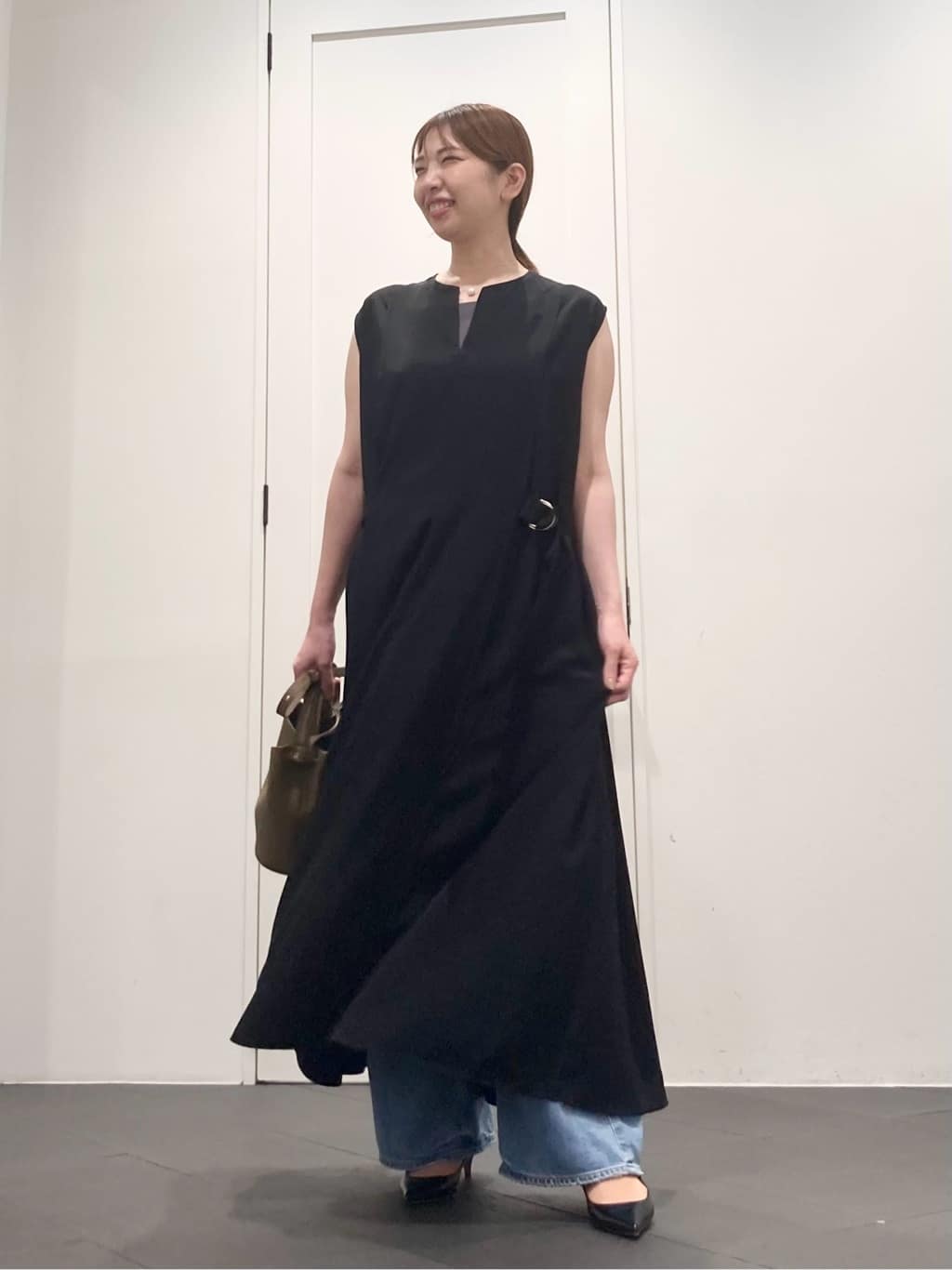 1er ArrondissementのトリアセAラインワンピースを使ったコーディネートを紹介します。｜Rakuten Fashion(楽天ファッション／旧楽天ブランドアベニュー)6128387