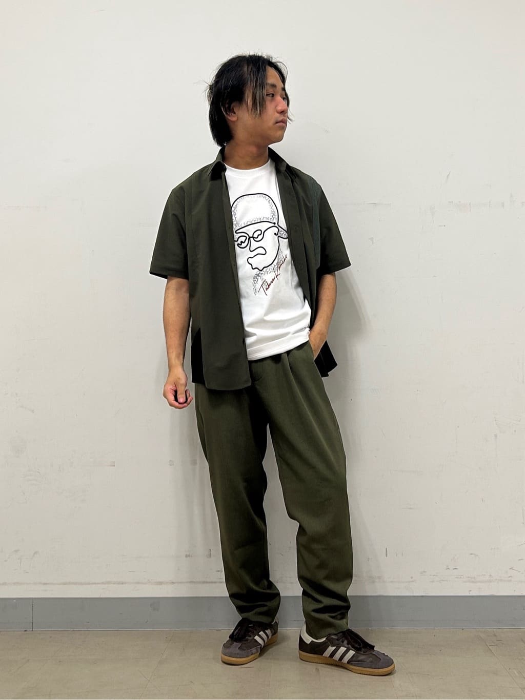 TAKEO KIKUCHIのサイド切り替え 半袖シャツを使ったコーディネートを紹介します。｜Rakuten Fashion(楽天ファッション／旧楽天ブランドアベニュー)6131482