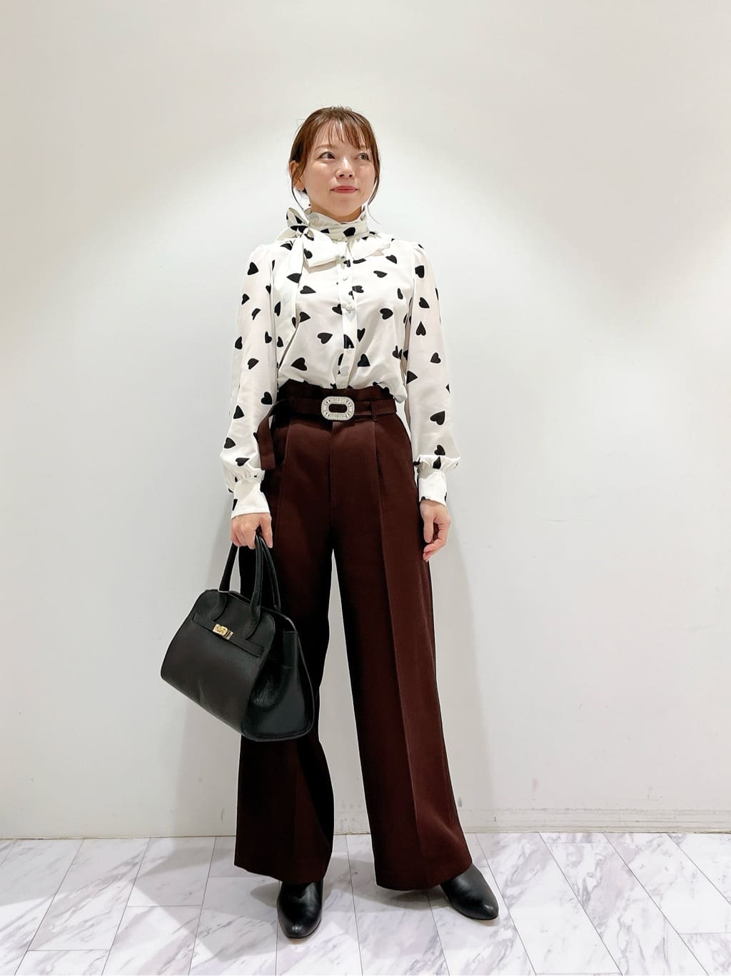 allurevilleのヒールメタルショートブーツを使ったコーディネートを紹介します。｜Rakuten Fashion(楽天ファッション／旧楽天ブランドアベニュー)6132492