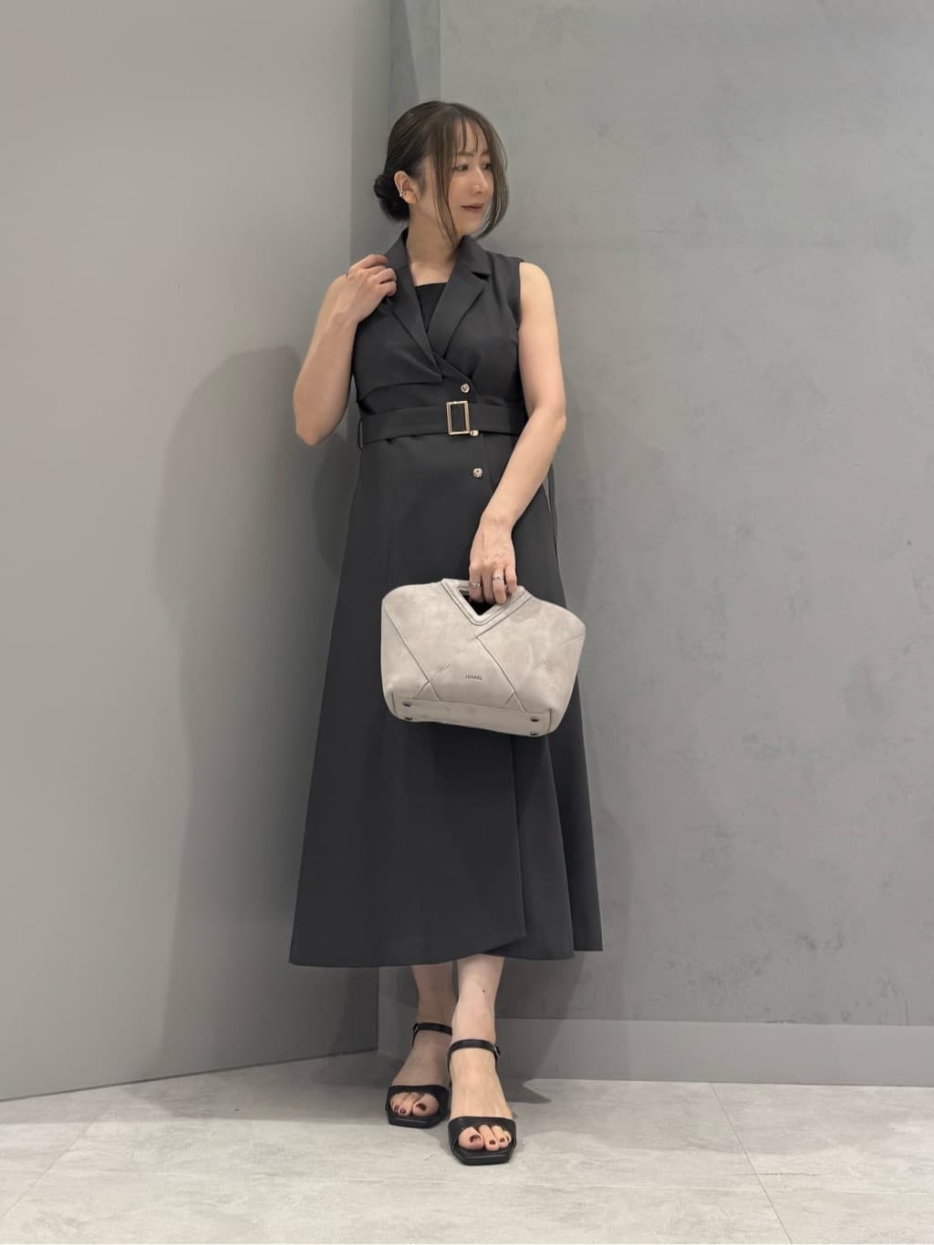 Vinのアンティークボタンジレワンピを使ったコーディネートを紹介します。｜Rakuten Fashion(楽天ファッション／旧楽天ブランドアベニュー)6133878