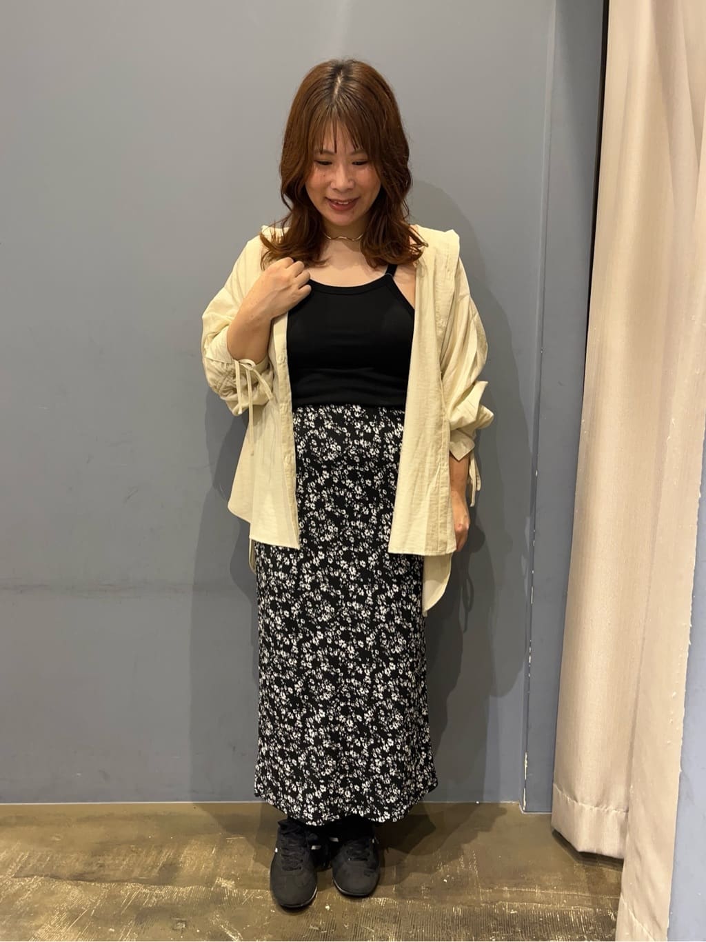 AMERICAN HOLICのシアーバックギャザーリボンシャツを使ったコーディネートを紹介します。｜Rakuten Fashion(楽天ファッション／旧楽天ブランドアベニュー)6135721