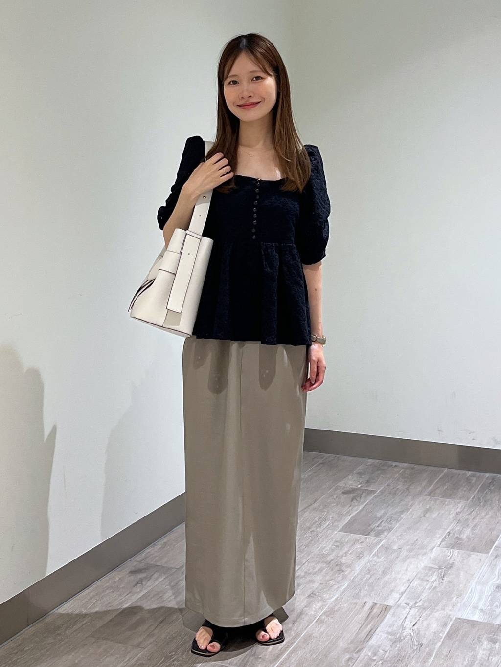 mysty womanの【WEB限定】レース刺繍ブラウスを使ったコーディネートを紹介します。｜Rakuten Fashion(楽天ファッション／旧楽天ブランドアベニュー)6140714