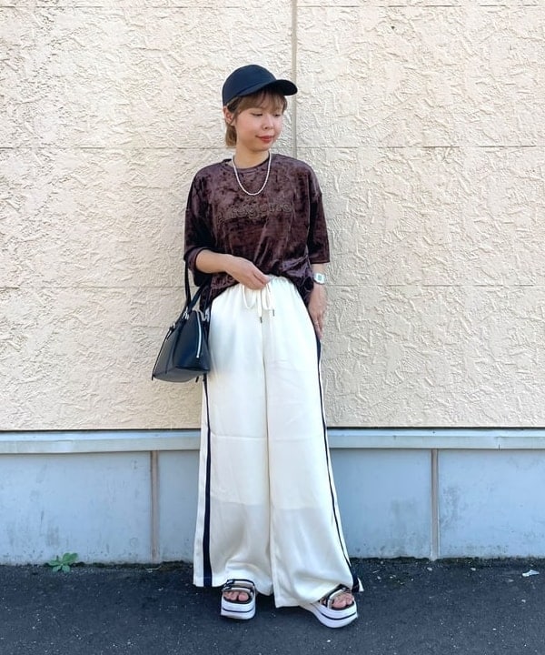 BEAMS HEARTの刺繍ロゴ ベロア Tシャツを使ったコーディネートを紹介します。｜Rakuten Fashion(楽天ファッション／旧楽天ブランドアベニュー)6140755