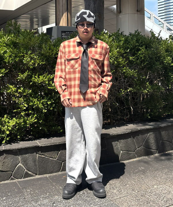 BEAMS HEARTのポリエステル レーヨン オンブレーチェック シャツを使ったコーディネートを紹介します。｜Rakuten Fashion(楽天ファッション／旧楽天ブランドアベニュー)6140782