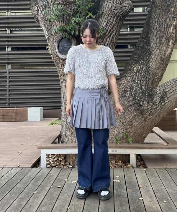 BEAMS WOMENのフレア デニム パンツを使ったコーディネートを紹介します。｜Rakuten Fashion(楽天ファッション／旧楽天ブランドアベニュー)6140854