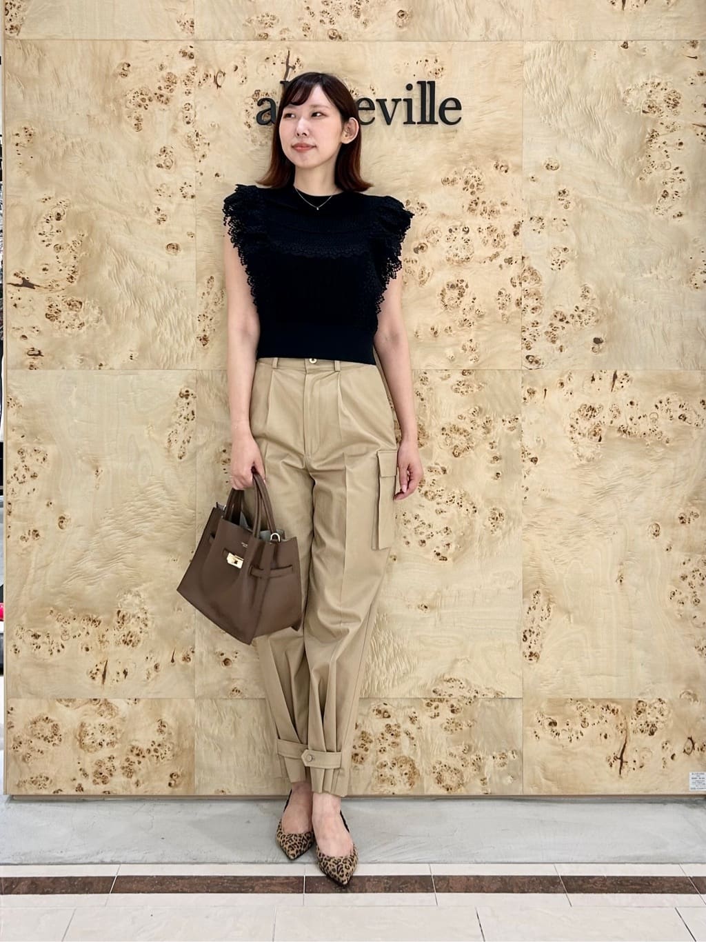 allurevilleのオーガニックギャバカーゴパンツを使ったコーディネートを紹介します。｜Rakuten Fashion(楽天ファッション／旧楽天ブランドアベニュー)6141626