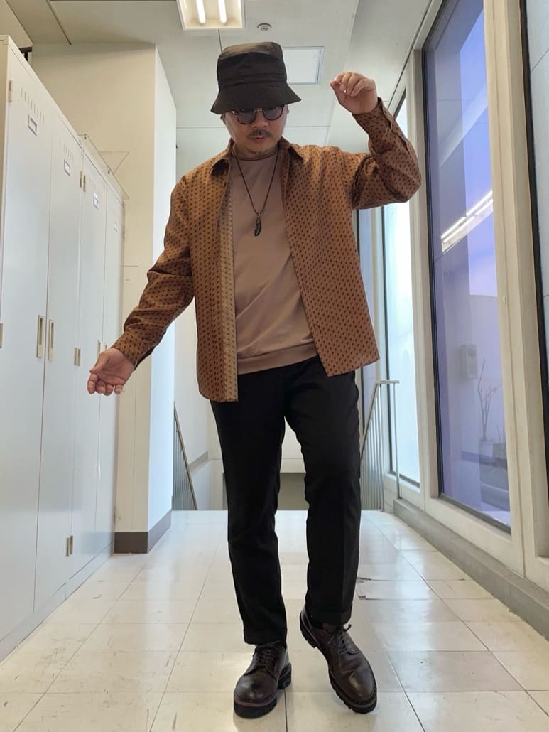 TAKEO KIKUCHIのボーラーハット柄 長袖シャツを使ったコーディネートを紹介します。｜Rakuten Fashion(楽天ファッション／旧楽天ブランドアベニュー)6143771
