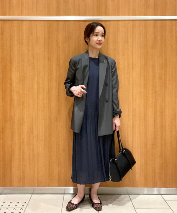 BEAMS HEARTの【洗濯機洗い可】クロスケシプリーツ ワンピース 25AW お仕事 ビジネス 通勤 オンオフ兼用を使ったコーディネートを紹介します。｜Rakuten Fashion(楽天ファッション／旧楽天ブランドアベニュー)6144028
