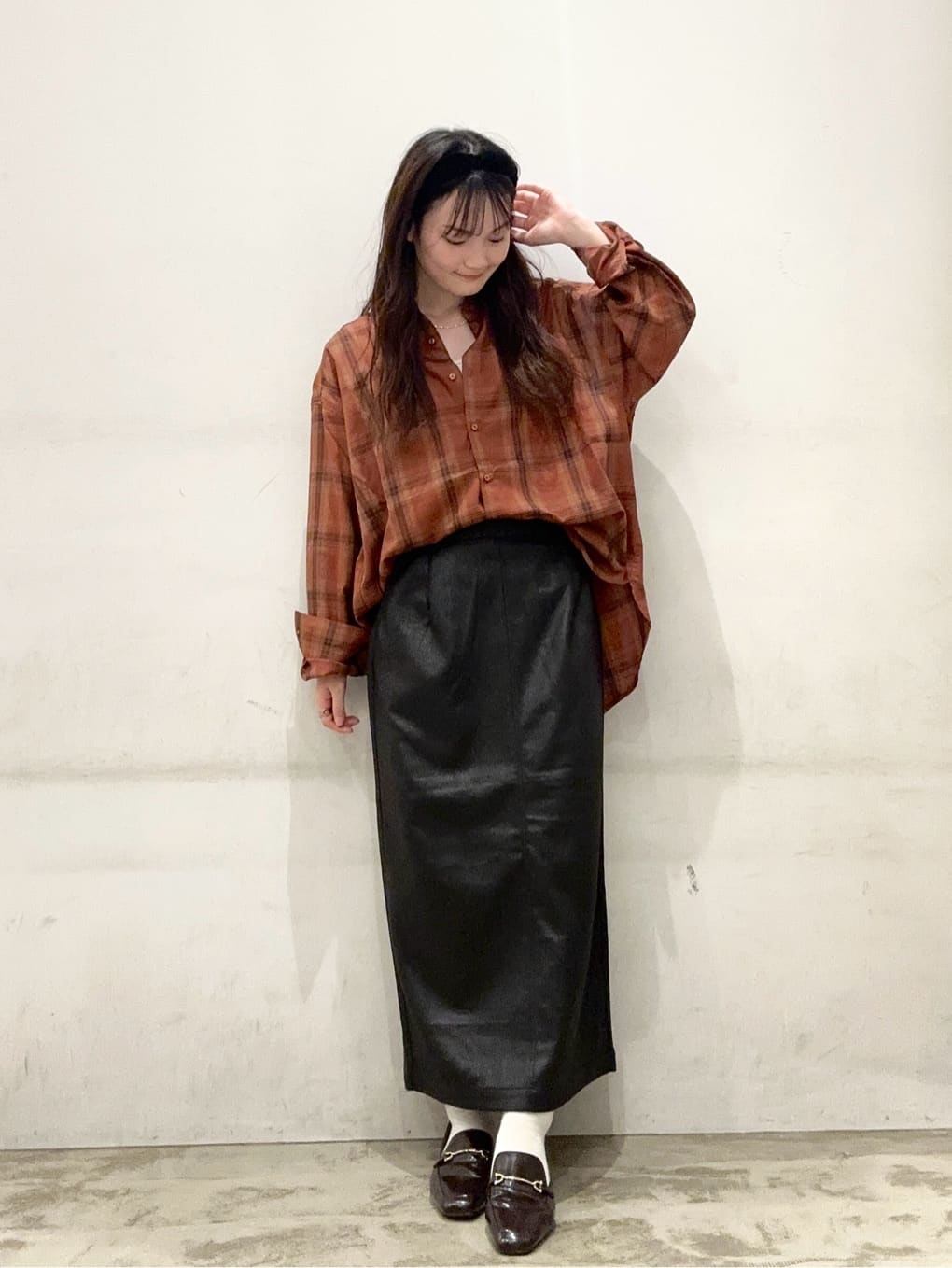 AMERICAN HOLICのフェイクレザーダンボールスカートを使ったコーディネートを紹介します。｜Rakuten Fashion(楽天ファッション／旧楽天ブランドアベニュー)6146866