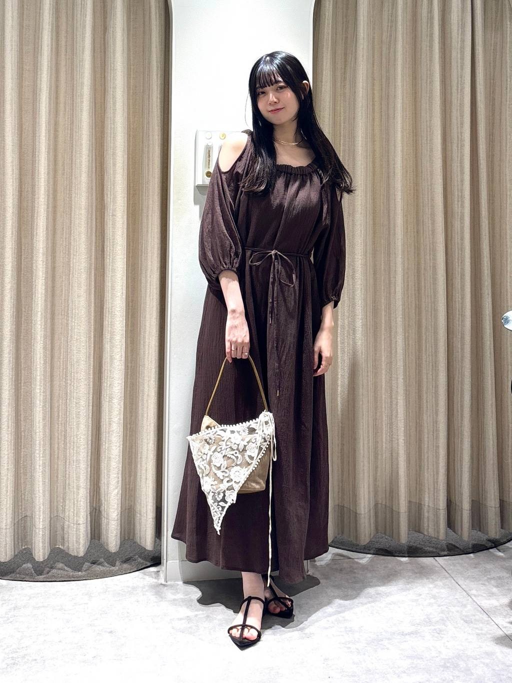 mysty womanの【WEB限定】オープンショルダーワンピースを使ったコーディネートを紹介します。｜Rakuten Fashion(楽天ファッション／旧楽天ブランドアベニュー)6147569