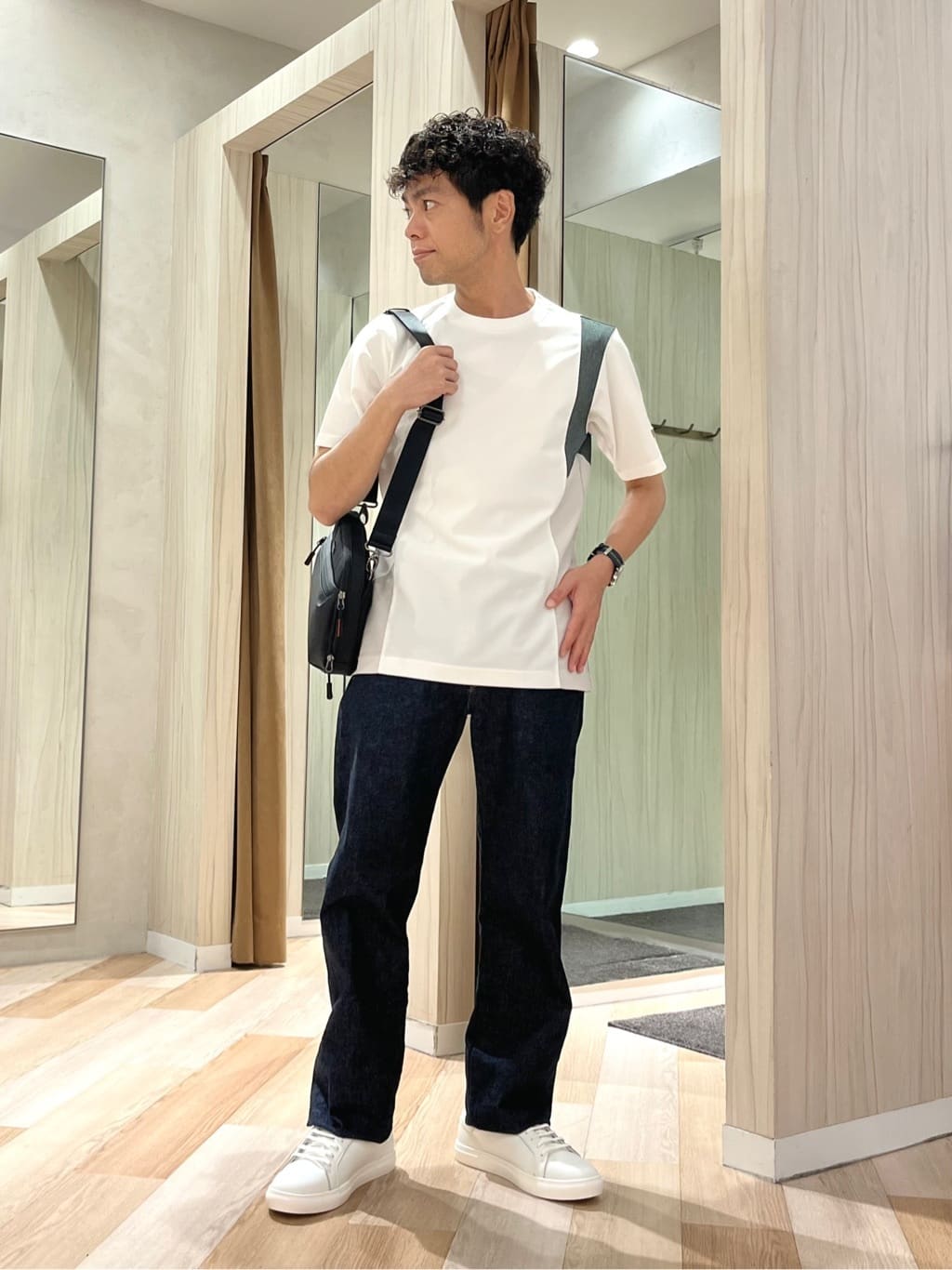 TAKEO KIKUCHIの【Sサイズ~】サイド切替え 半袖カットソーを使ったコーディネートを紹介します。｜Rakuten Fashion(楽天ファッション／旧楽天ブランドアベニュー)6147974