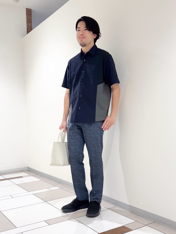 TAKEO KIKUCHIのサイド切り替え 半袖シャツを使ったコーディネートを紹介します。｜Rakuten Fashion(楽天ファッション／旧楽天ブランドアベニュー)6147976