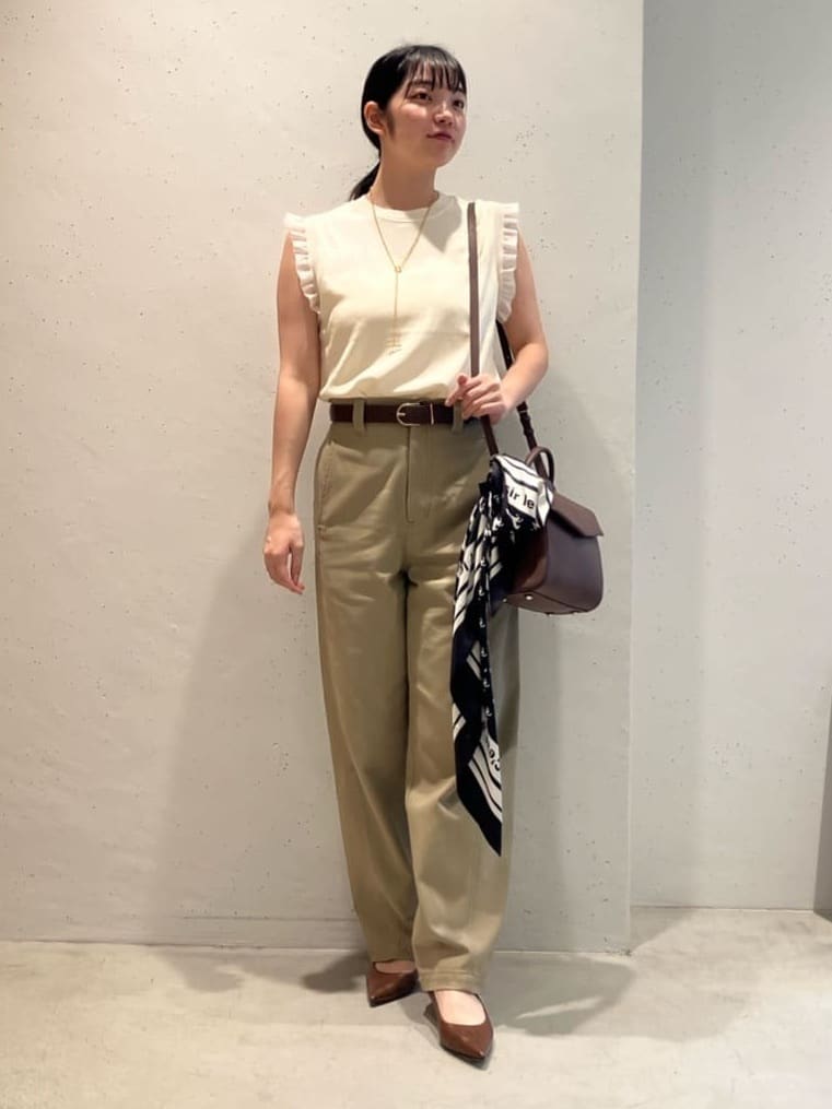 1er Arrondissementのグリッターラッフルニットタンクを使ったコーディネートを紹介します。｜Rakuten Fashion(楽天ファッション／旧楽天ブランドアベニュー)6152845