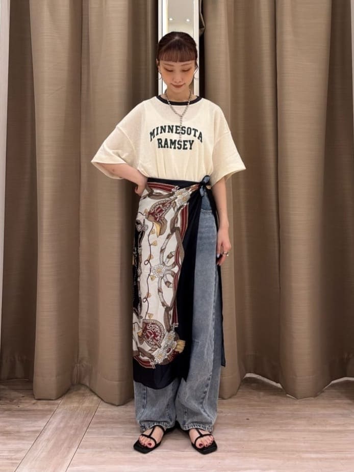AMERICAN HOLICの90cm ベルト柄スカーフを使ったコーディネートを紹介します。｜Rakuten Fashion(楽天ファッション／旧楽天ブランドアベニュー)6154961