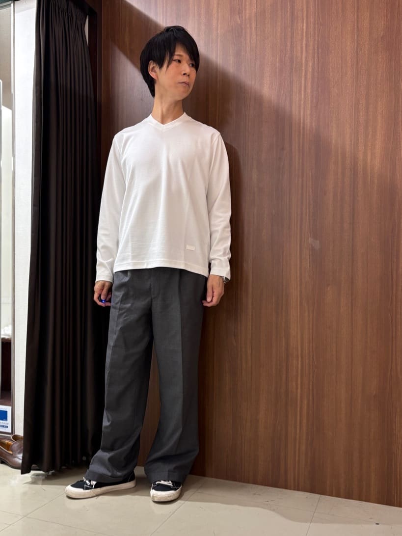 TAKEO KIKUCHIの【尾州織】ブリスタ Vネック カットソーを使ったコーディネートを紹介します。｜Rakuten Fashion(楽天ファッション／旧楽天ブランドアベニュー)6155517