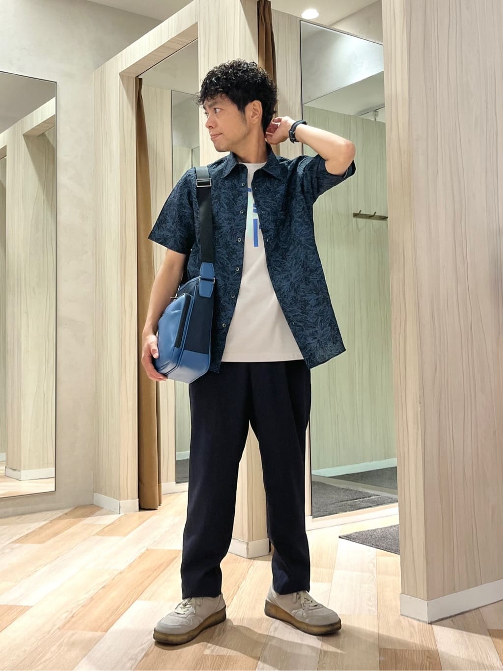 TAKEO KIKUCHIの【無地・チェック・ボタニカル柄】リップル シャツを使ったコーディネートを紹介します。｜Rakuten Fashion(楽天ファッション／旧楽天ブランドアベニュー)6156447