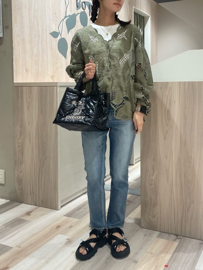 Green Parksのフロッキー筆記体ロゴボックスTシャツを使ったコーディネートを紹介します。｜Rakuten Fashion(楽天ファッション／旧楽天ブランドアベニュー)6157022