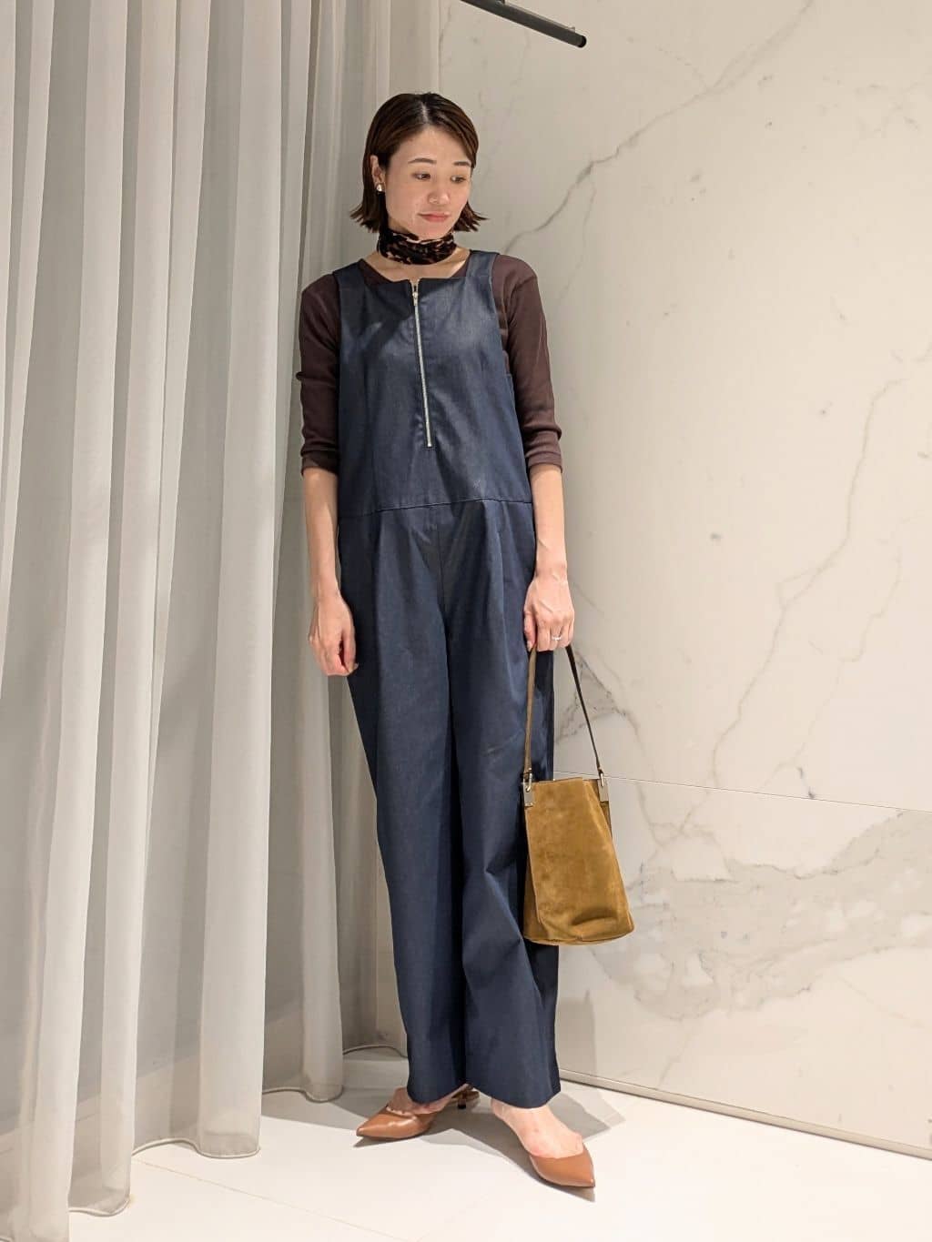 allurevilleのリジッドデニムライクオールインワンを使ったコーディネートを紹介します。｜Rakuten Fashion(楽天ファッション／旧楽天ブランドアベニュー)6158224