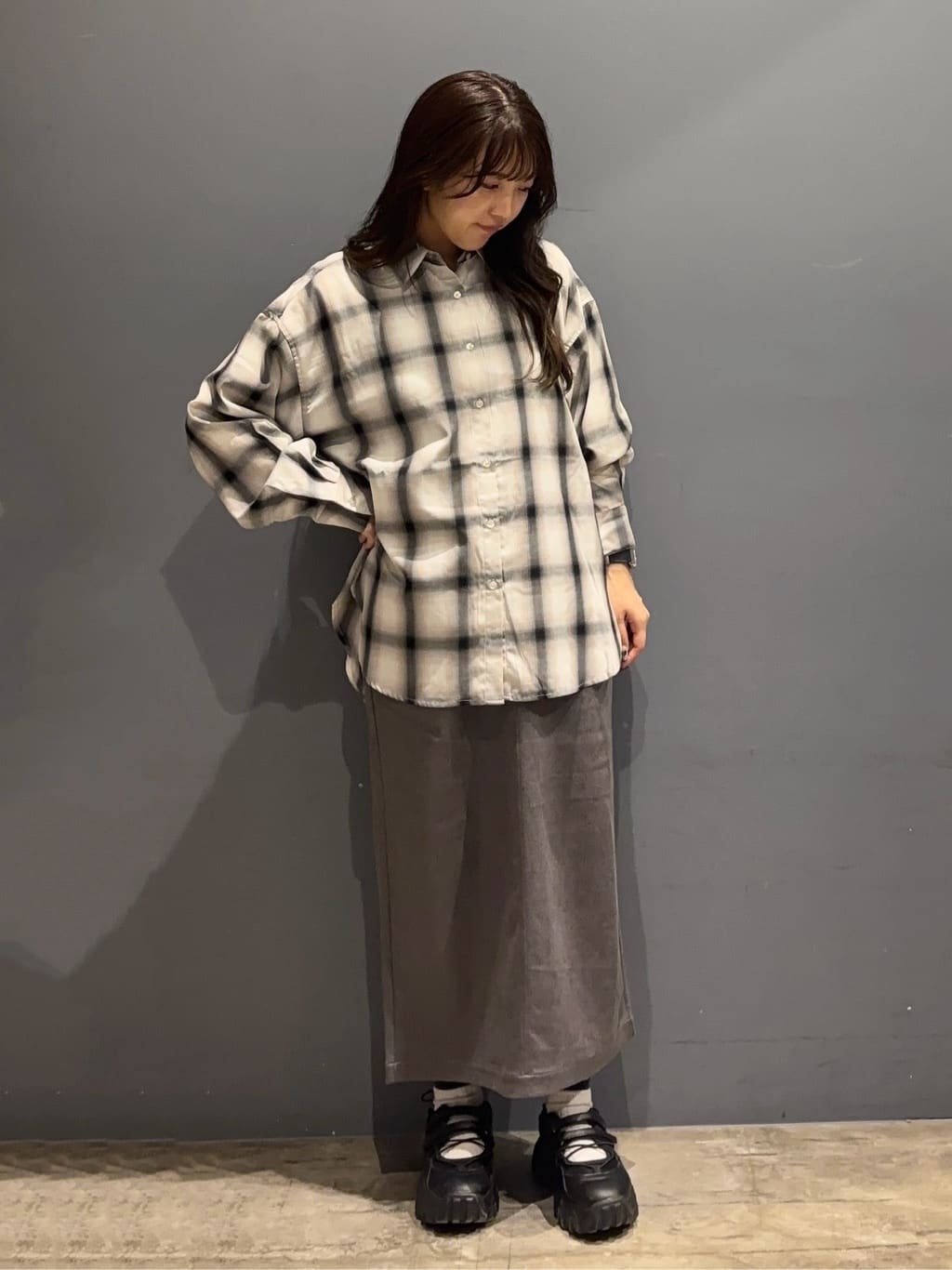 AMERICAN HOLICのフェイクレザーダンボールスカートを使ったコーディネートを紹介します。｜Rakuten Fashion(楽天ファッション／旧楽天ブランドアベニュー)6159416