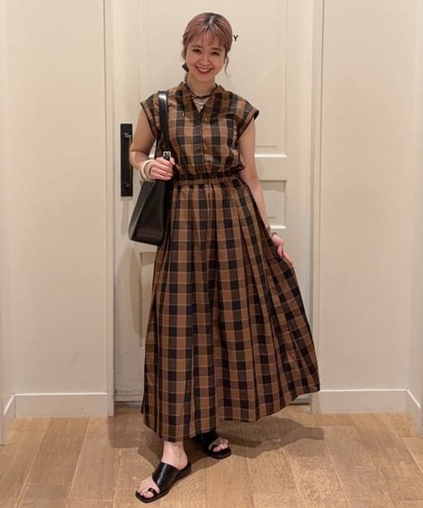 BEAMS HEARTの【秋まで使える】【洗濯機洗い可】ギンガムチェック スキッパー フレアワンピース 25AW フレンチスリーブ 秋色を使ったコーディネートを紹介します。｜Rakuten Fashion(楽天ファッション／旧楽天ブランドアベニュー)6159281