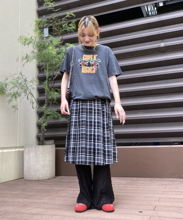 BEAMS WOMENのチェック ミディ プリーツ スカートを使ったコーディネートを紹介します。｜Rakuten Fashion(楽天ファッション／旧楽天ブランドアベニュー)6159981