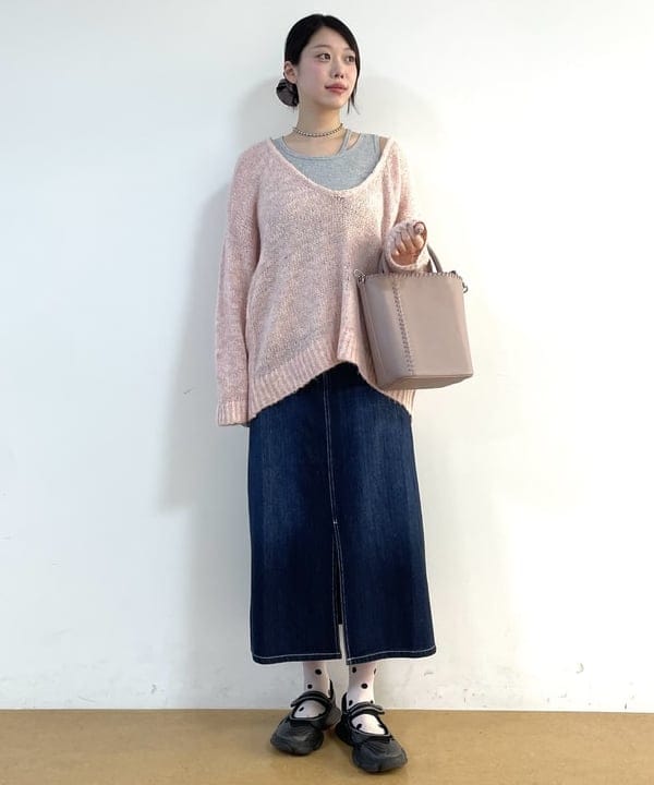 BEAMS HEARTのシアー Vネック ニットを使ったコーディネートを紹介します。｜Rakuten Fashion(楽天ファッション／旧楽天ブランドアベニュー)6159987